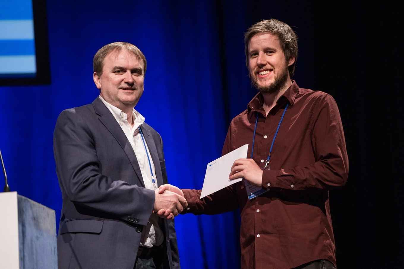 Bob Pirok ontvangt Csaba Horváth  Young Scientist Award 2017